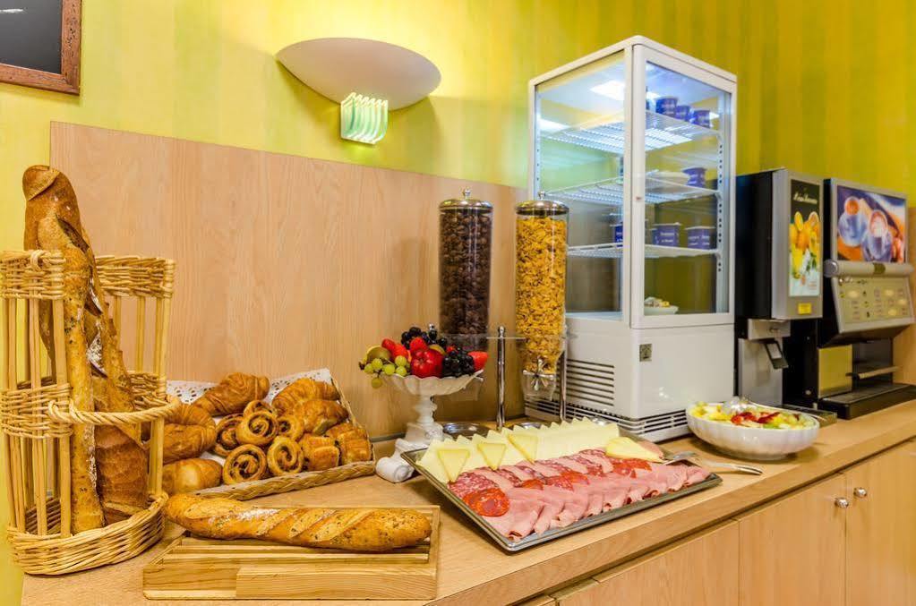Hotel Aneto Lourdes Eksteriør billede